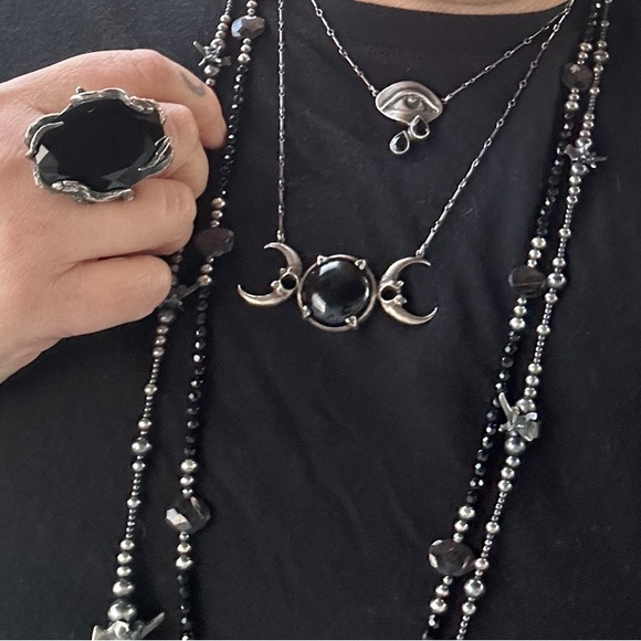 Meet your Posher, Rainysundays - Picture 3 of 3